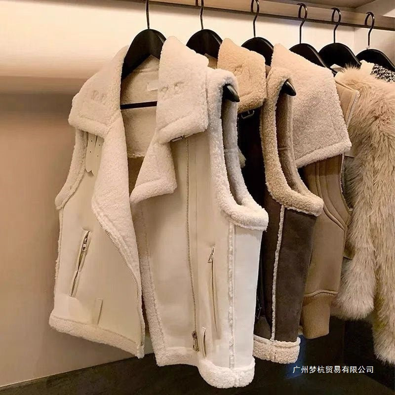 Versatile Outerwear Vest For Women To Layer And Style In Various Ways