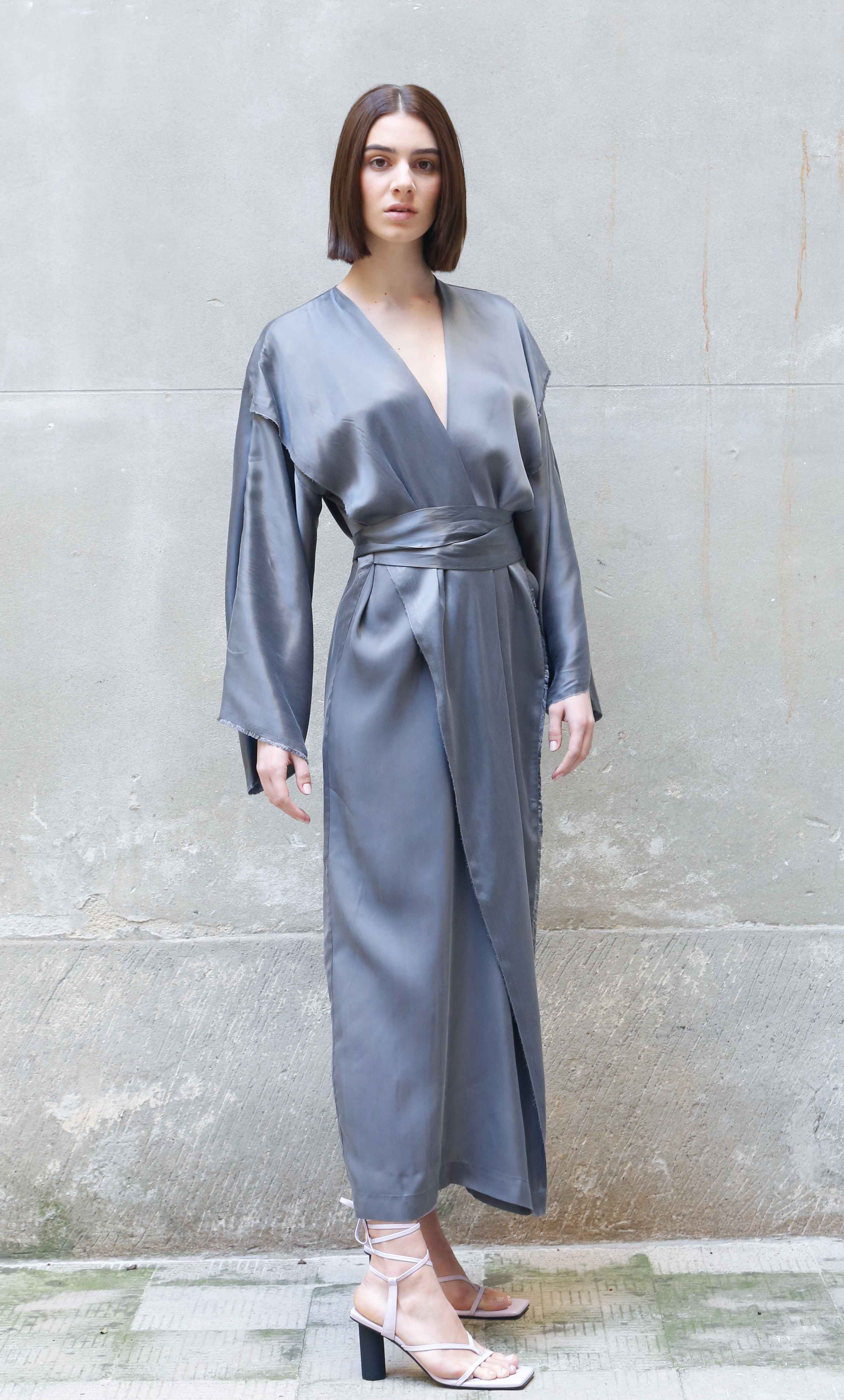 Vestido cruzado estilo kimono Bemberg