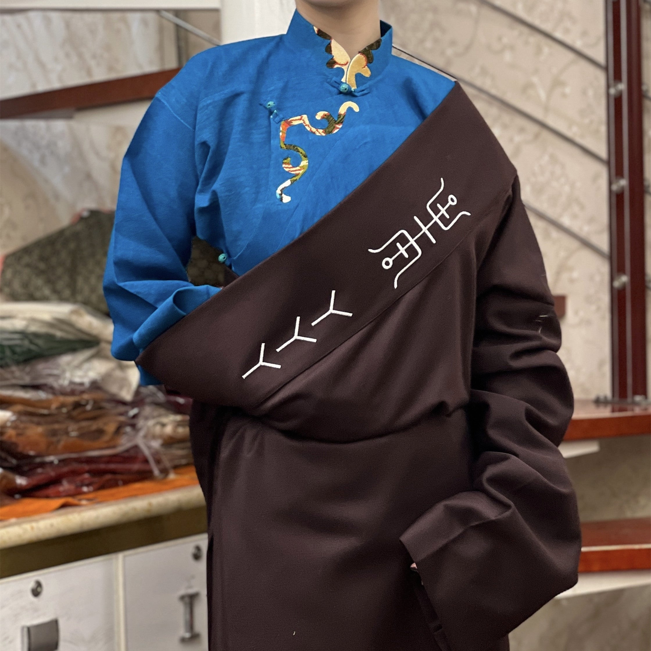 Camisa de encaje con tarjeta dorada de moda étnica para damas