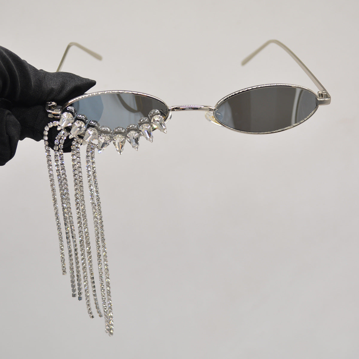 Gafas de sol de lujo estilo coreano con borlas de diamantes de imitación y un look inspirado en un diseñador de nicho.