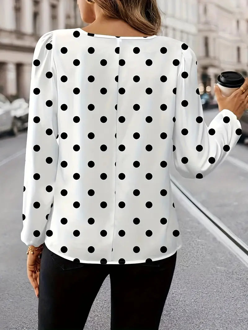 Camisa de poliéster para mujer, moderna y versátil.