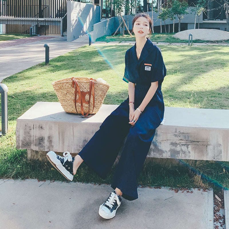 Mono de pierna recta con escote en V y diseño holgado de Niche Tooling