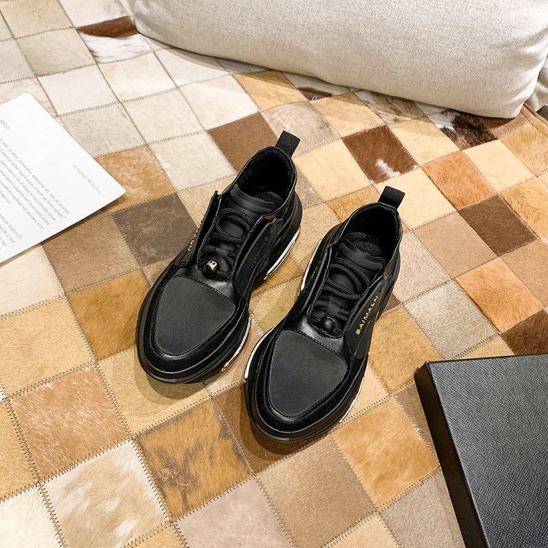 Zapatillas casuales huecas con plataforma elástica y realzadas