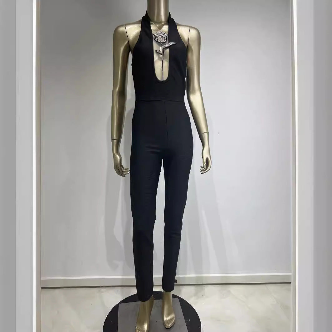 Vestido de fiesta ajustado con escote en V profundo y diamantes en forma de rosa