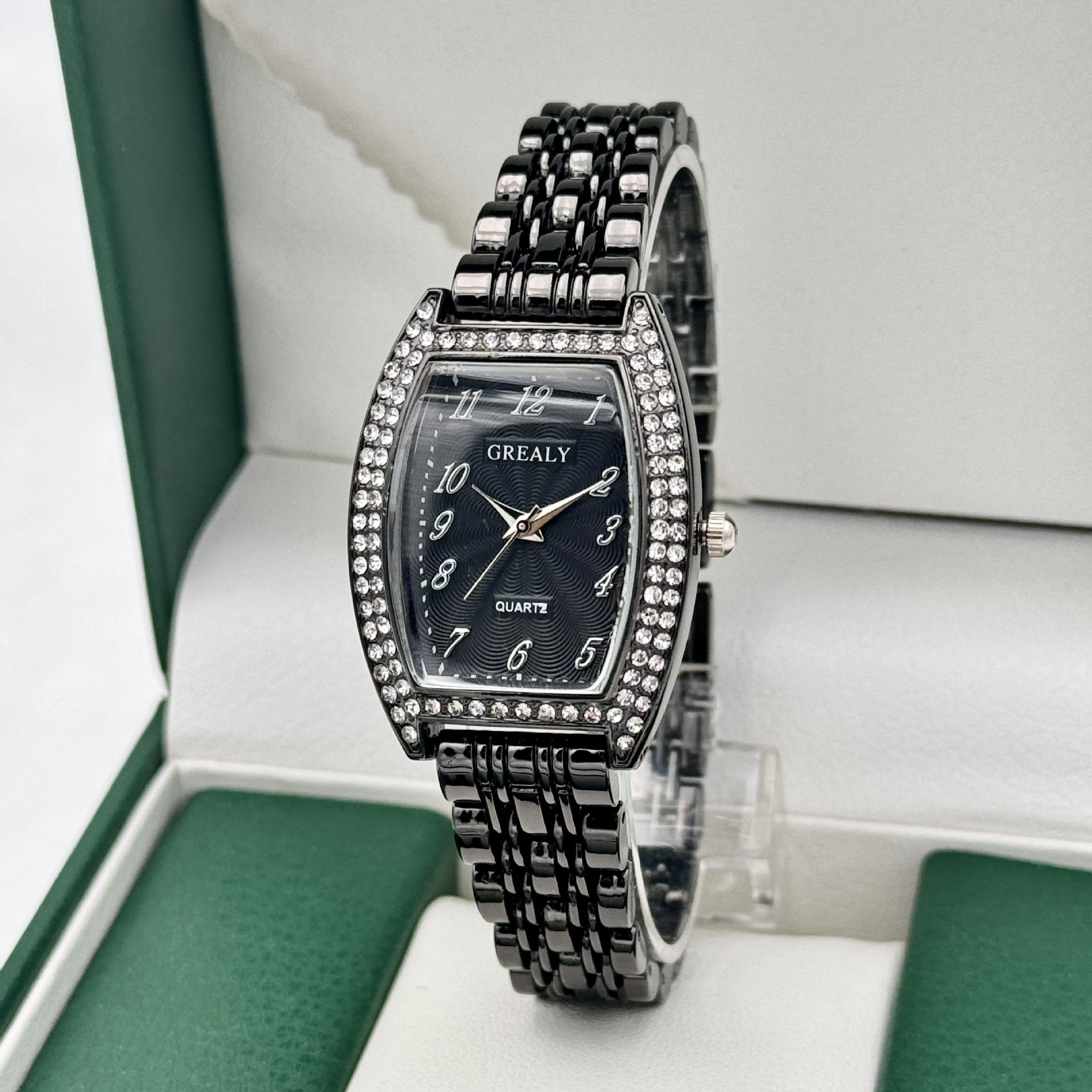 Reloj de cuarzo para mujer con esfera en forma de barril y pulsera de metal con incrustaciones de diamantes