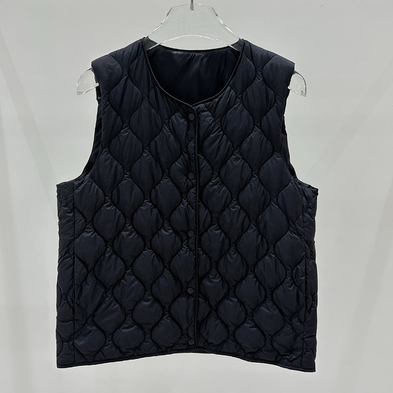 Chaqueta corta ligera de plumón con cuello redondo y varias capas