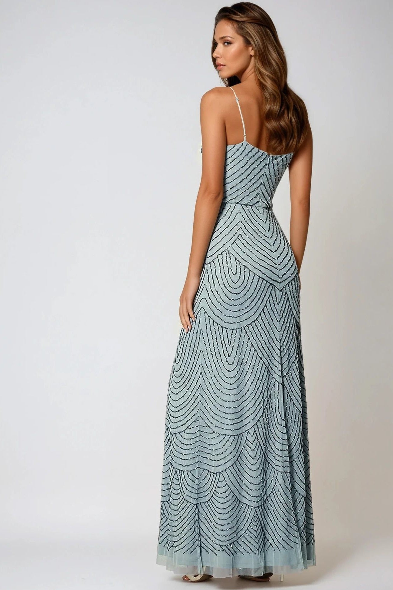 Vestido largo azul con tirantes finos