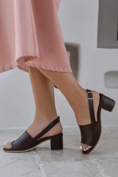 Sandalias de tacón bajo color ámbar