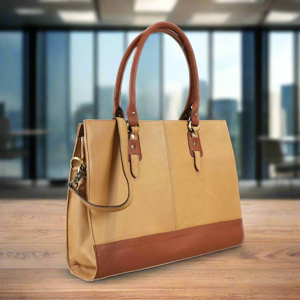 The Signature 17" Bag, Beige/Tan