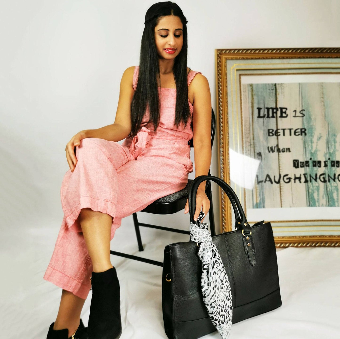 The Signature 17" Bag, Black