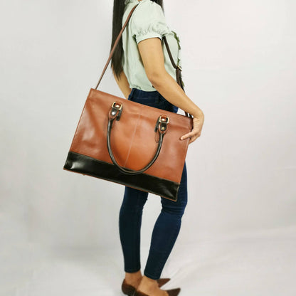 The Signature 17" Bag, Brown