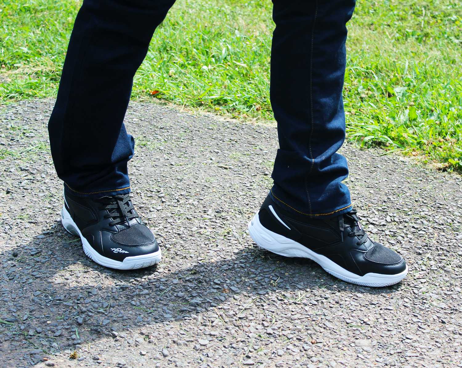 Zapatos para caminar todo en uno para hombre, con soporte firme y arco alto, color negro: comodidad y rendimiento.