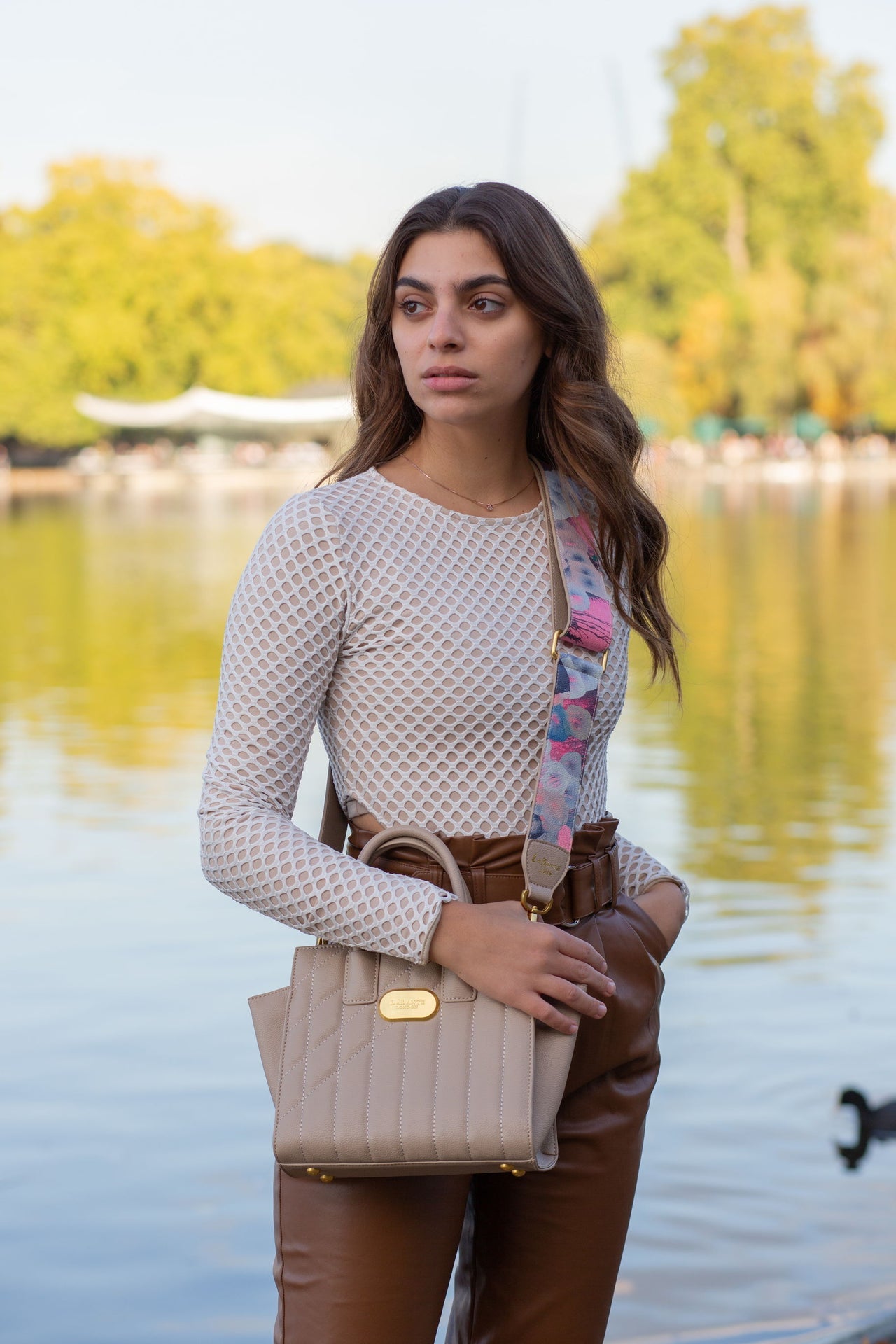 Mini bolso de mano Demi en beige