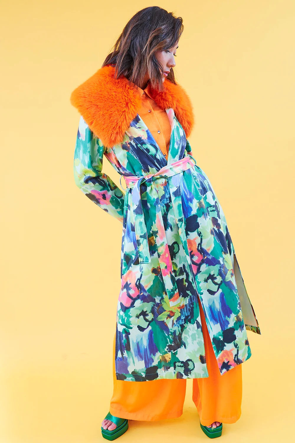 Gabardina de piel ecológica con mezcla de tencel floral