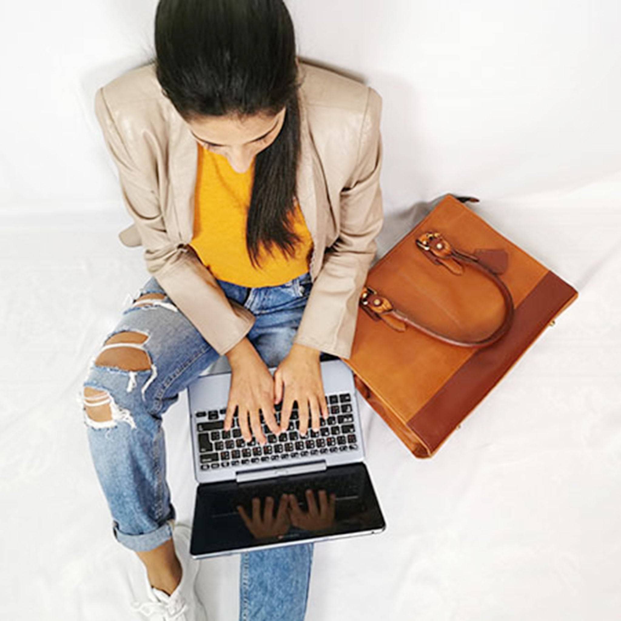 Bolso Signature de 17", color tostado