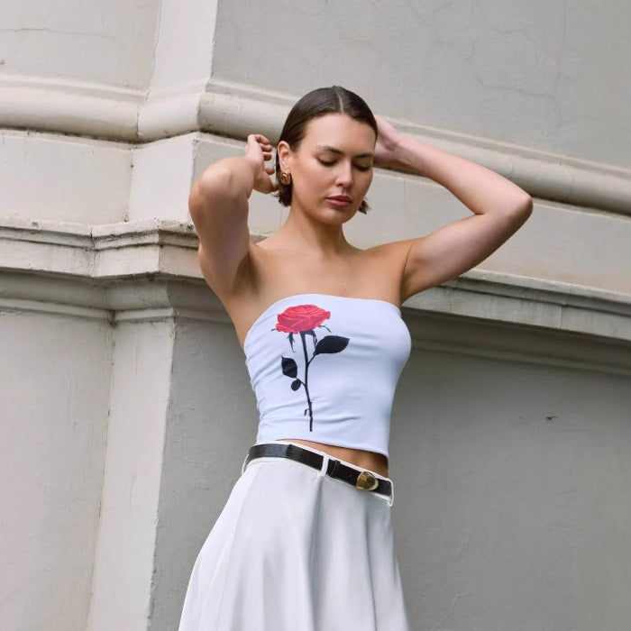 Camiseta sin mangas con estampado floral que deja al descubierto el pecho y el abdomen