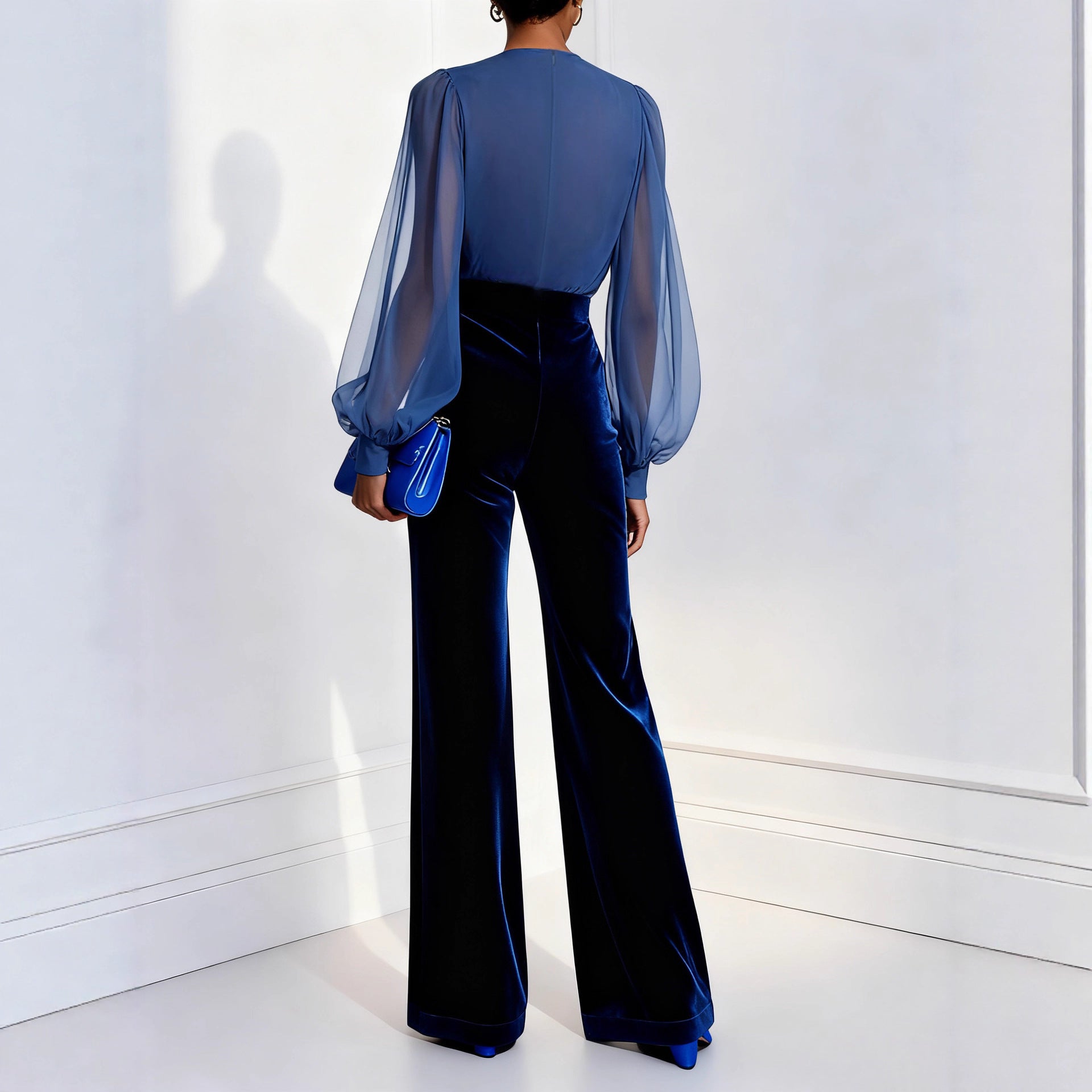 Mono de terciopelo con un toque elegante y sofisticado