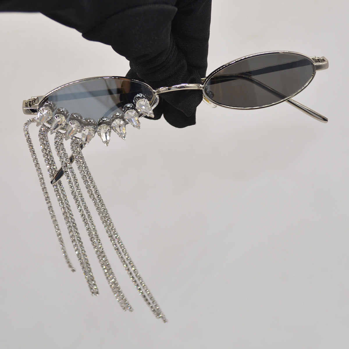 Gafas de sol de lujo estilo coreano con borlas de diamantes de imitación y un look inspirado en un diseñador de nicho.