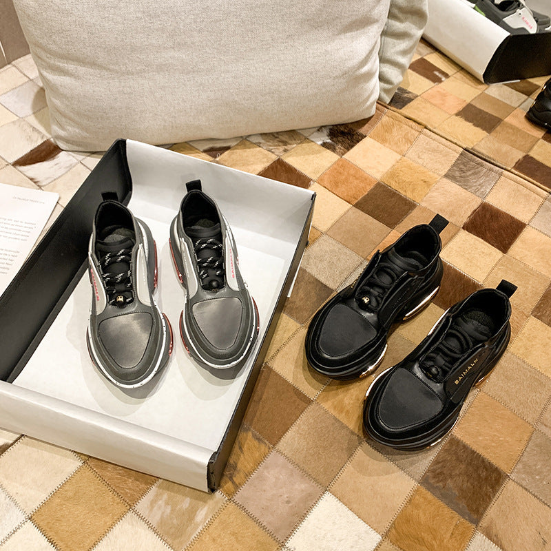 Zapatillas casuales huecas con plataforma elástica y realzadas