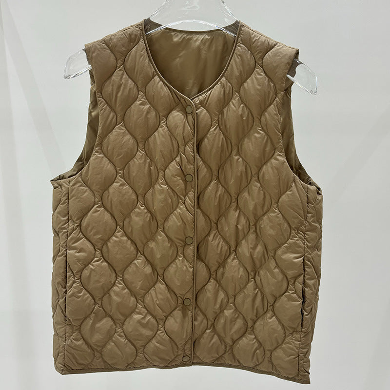 Chaqueta corta ligera de plumón con cuello redondo y varias capas