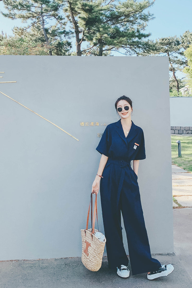 Mono de pierna recta con escote en V y diseño holgado de Niche Tooling