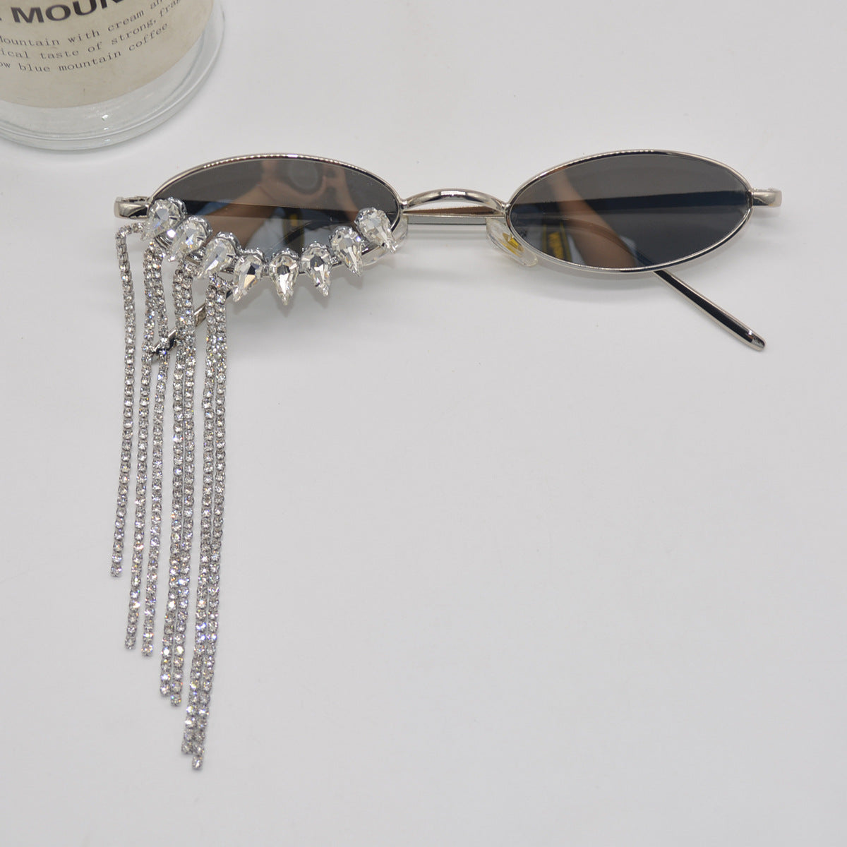 Gafas de sol de lujo estilo coreano con borlas de diamantes de imitación y un look inspirado en un diseñador de nicho.